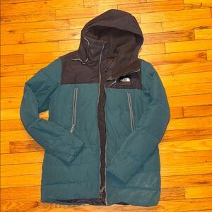 The North Face Women’s Puffer Jacket in Teal and Black